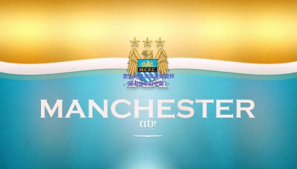 意大利诺深情凝视奖杯，谁不想举起它呢？